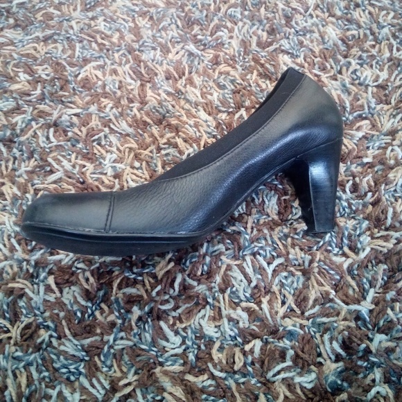 Women's Sofft shoes size 7.5 in great usd condtion - Picture 3 of 4